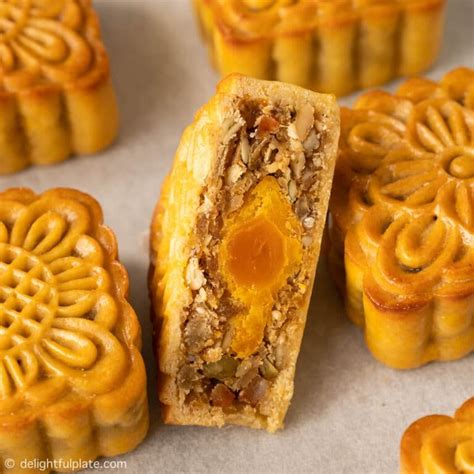 a slice of a fresh mooncake | Mooncake recipe, Moon cake, Vietnamese dessert