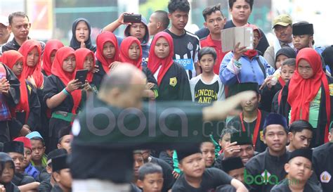 Indahnya Silat Main Pukul Betawi - Foto Bola.com