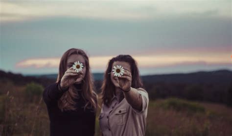 10 Signs of Fake Friends + How to Spot them - True Self Growth