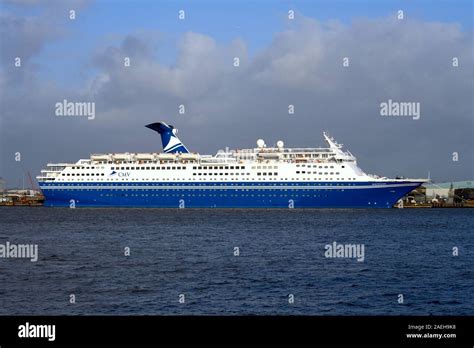 Le bateau de croisière le CMV Magellan dans ses nouvelles couleurs, amarré au London ...