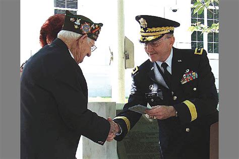 WWII Medal Recipient Remembers MacArthur | The Roanoke Star News