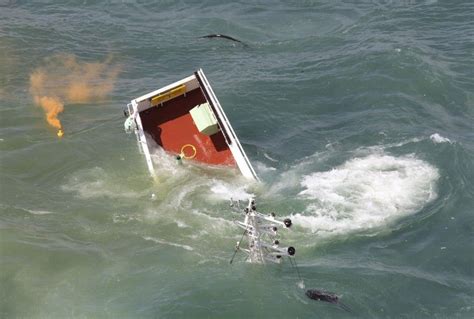 Broken Cargo Ship Rena Photos: Stern Of Stricken Container Ship Finally Sinks Off New Zealand ...