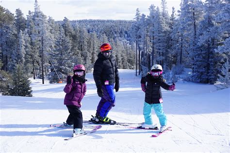 Skiing at Hidden Valley Ski Resort, Cypress Hills Provincial Park ...