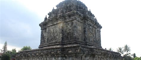 Sacred Sites in Southeast Asia | Candi Mendut - Smithsonian's National Museum of Asian Art