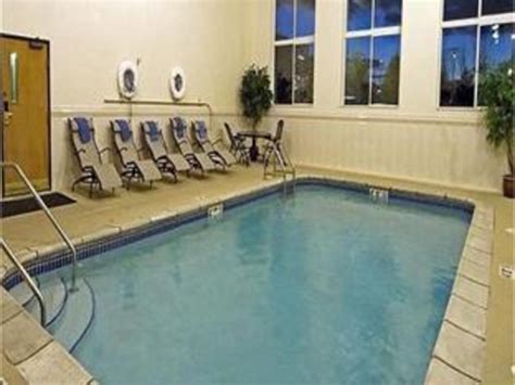 Best Price on Holiday Inn Express Hotel & Suites Chicago-Libertyville in Libertyville (IL ...