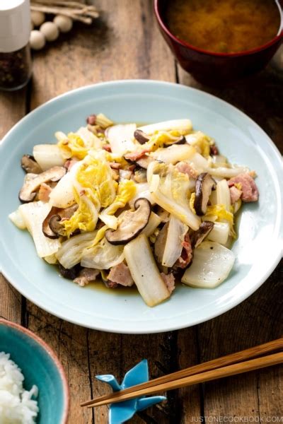 Napa Cabbage Stir-Fry 白菜の炒め物 • Just One Cookbook