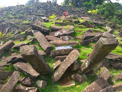 Gunung Padang, Punden Berundak Tertua pra Sejarah Nusantara Dibangun Selama 62 Tahun ~ M.S. Wibowo