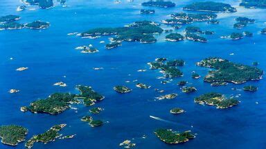 What Is an Archipelago? Examples Around the World