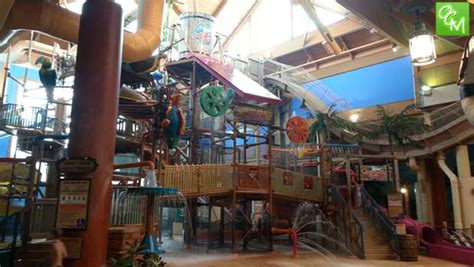 Castaway Bay Waterpark Tickets Contest | Oakland County Moms