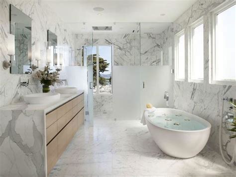 Bagni in Marmo Bianco: 30 Idee per Arredi di Lusso | MondoDesign.it | White marble bathrooms ...