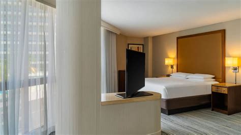 Downtown Miami Hotel Rooms & Suites | Hyatt Regency Miami