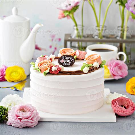 Mothers day cake with flowers 15945588 Stock Photo at Vecteezy