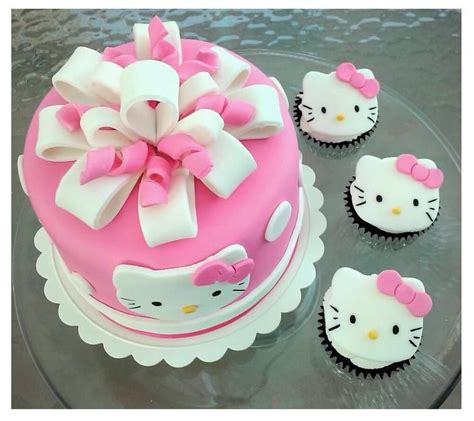 Hello Kitty Cake and Cupcakes