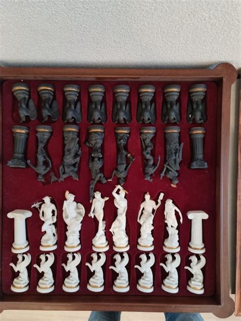 Franklin Mint - Chess set (1800) - Bisque porcelain - Catawiki