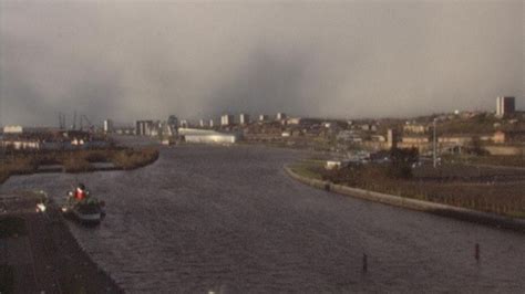 Time lapse footage shows storm in Glasgow - BBC News