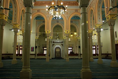 A Guided Tour through the Jumeirah Mosque in Dubai