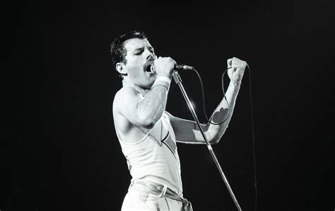 Stunning unpublished Queen photos show 'Bohemian' band in top form ...