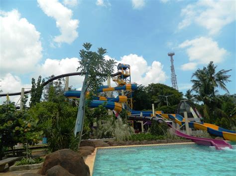 “CRAZY SLIDE” ATLANTIS ANCOL YANG SPEKTAKULER – Catatan Dari Hati