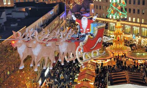 Christmas market with flying Santa in Bochum, Ruhr - Amazing Capitals