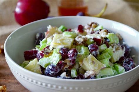 Waldorf Salad - Recipe for Waldorf Salad with Apples and Walnuts