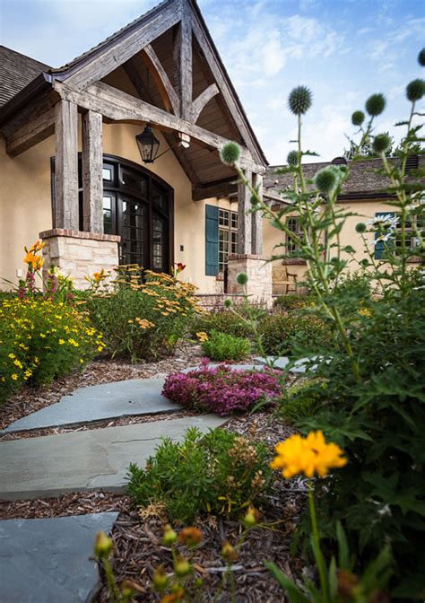 Rustic Ranch Style Home with Inspiring Kitchen - Home Bunch Interior ...