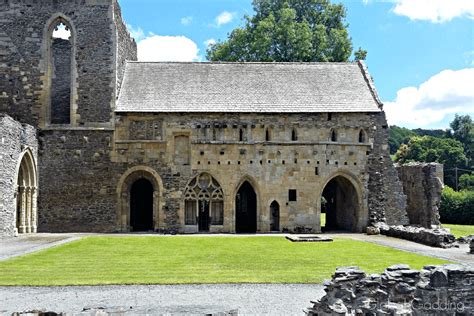 VALLE CRUCIS ABBEY, WALES : VISIT THE EVOCATIVE RUINS - Global Gadding