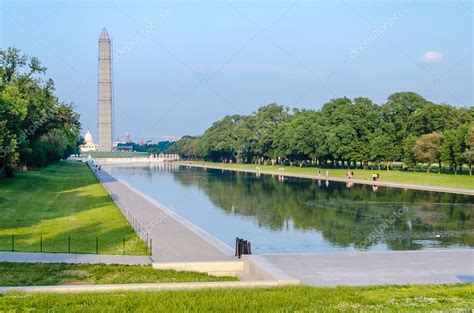 Washington Monument and Reflecting Pool, Washington DC — Stock Photo © marcorubino #28184173