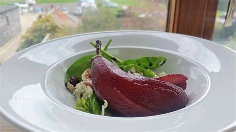 Roquefort cheese salad with pouched Pear in Porto wine ! : r/FoodPorn