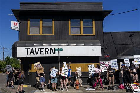 Magic Tavern dancers striking to be second unionized club in US ...