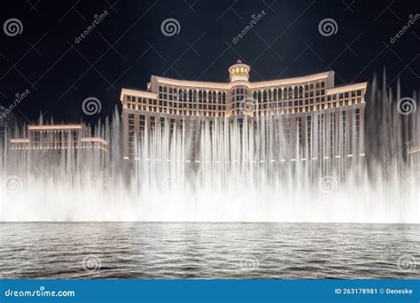 Las Vegas, Fountain Show at the Bellagio Hotel at Night Editorial Photo ...