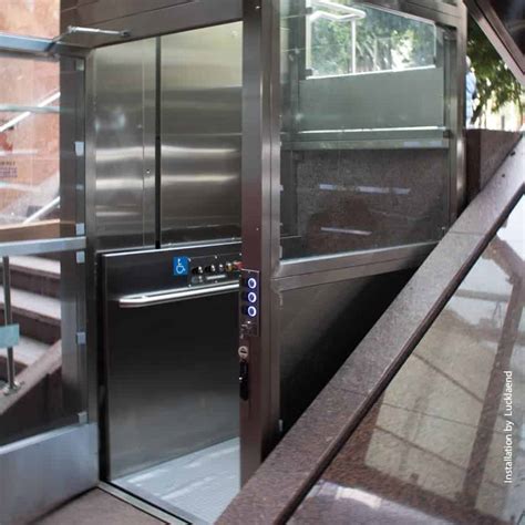 Commercial Vertical Platform Lifts ⋆ ADA Compliant