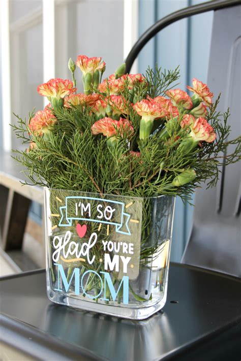 Ginger Snap Crafts: Personalized Vase with Cricut {tutorial} + a Huge Cricut Mother’s Day Giveaway
