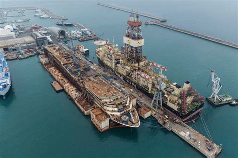 Ship Photos of the Day – Wreck of the Costa Concordia, Or At Least What’s Left of It