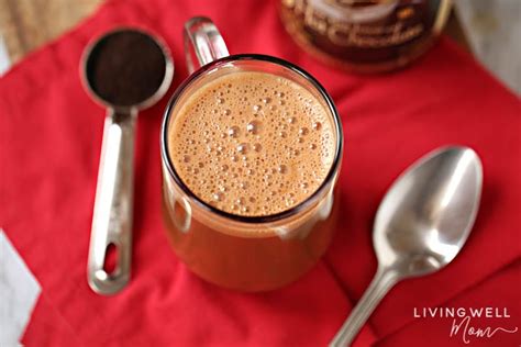 How to Make a Healthy Homemade Mocha Latte