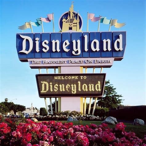 Disneyland Sign, Disneyland Castle, Disneyland California Adventure, Vintage Disneyland ...