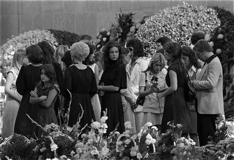 54 Elvis Presley Funeral Photos and Premium High Res Pictures - Getty ...