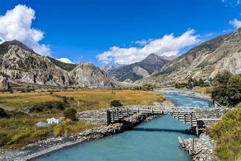 Exploring the Challenge of the Annapurna Circuit - Wander Era