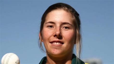 Who is cricketer Grace Harris, age, height, family, sister, husband ...