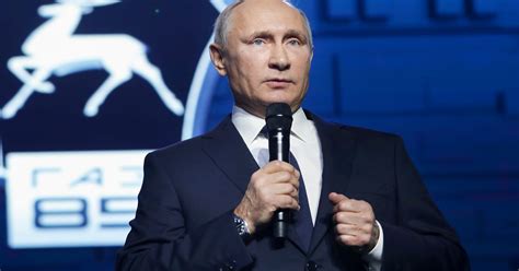 Vladimir Putin: Russian leader says he will run for president again