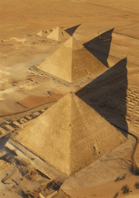 An aerial view of the pyramids at Giza Image: SWNS:SOUTH WEST NEWS SERVIC | Grande pyramide de ...