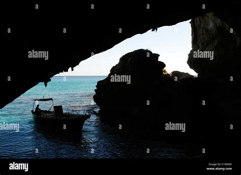 Boat approaching cave entrance, Bue Marino caves, Sardinia,italy Stock Photo - Alamy