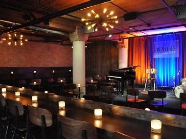 14 Best Jazz Clubs in Chicago for a Swinging Night Out