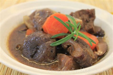 GoodyFoodies: Recipe: Braised beef (oyster blade) stew with mushrooms