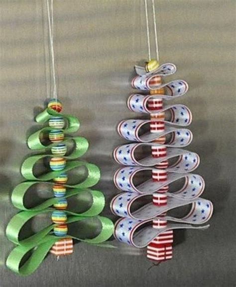 35 Ribbon Crafts from Lengths and Scraps ... (With images) | Diy christmas ribbon wreath ...