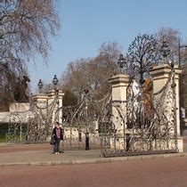 Queen Elizabeth Gate : London Remembers, Aiming to capture all memorials in London