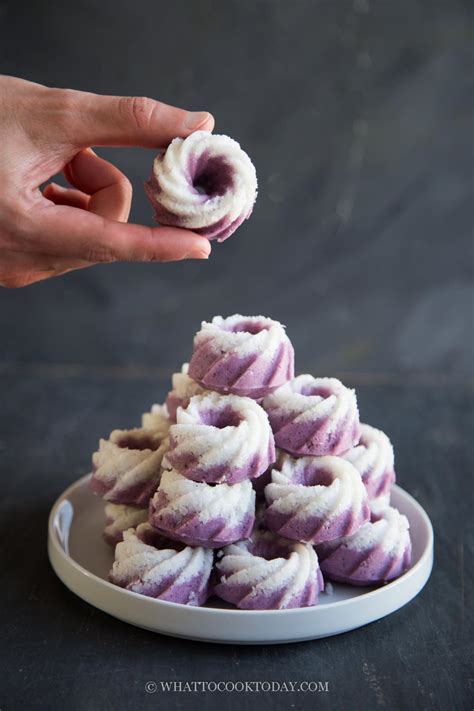 Kuih Puteri Ayu Ubi Ungu / Putu Ayu (Purple Sweet Potato Puteri Ayu)