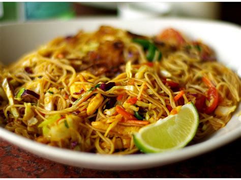 Singapore Noodles Recipe (Chinese stir fried rice noodles) | Whats4eats