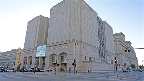 Computer crash at Milwaukee County Jail, House of Correction could last days