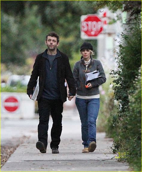 Rachel McAdams & Michael Sheen: Holding Hands!: Photo 2484993 | Michael Sheen, Rachel McAdams ...