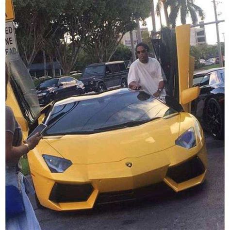 Ronaldinho Gaúcho aluga um Lamborghini Aventador amarelo para curtir férias em Miami ...